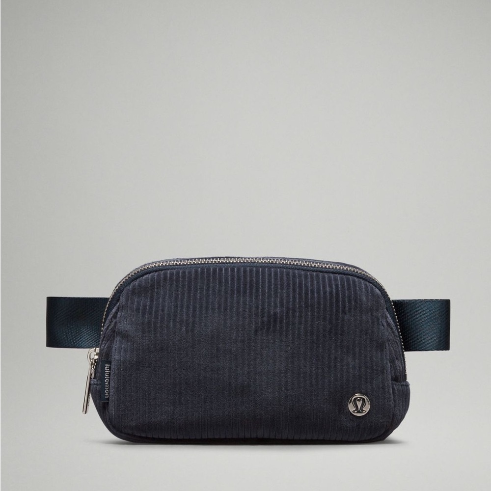 NEW LULULEMON EVERYWHERE BELT BAG CORDUROY TRUE NAVY